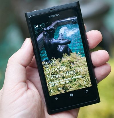   Nokia Lumia 900