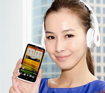HTC One X Deluxe    Beats Solo